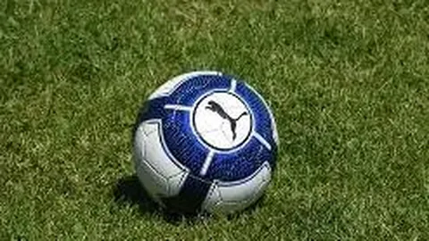 石宇奇在马来西亚公开赛羽毛球男单赛事中挺进四强